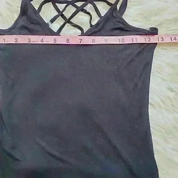 Black crisscross front cami tank top - Picture 5 of 9